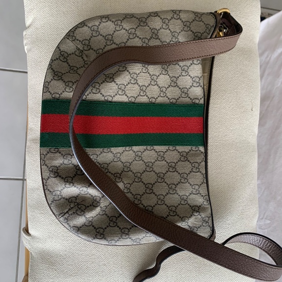 Authentic Gucci Shoulder Bag with 0riginal Receipt - Picture 3 of 9